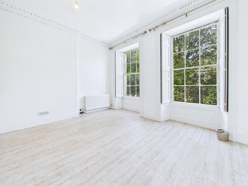 Property photo 2 of 14 1 - 1 Bedroom Flat In Clifton.Jpg