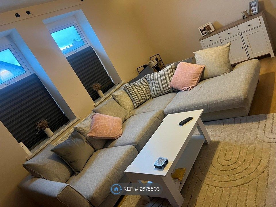 Property photo 1 of 6 Living Room