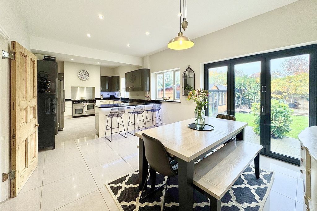 Property photo 3 of 38