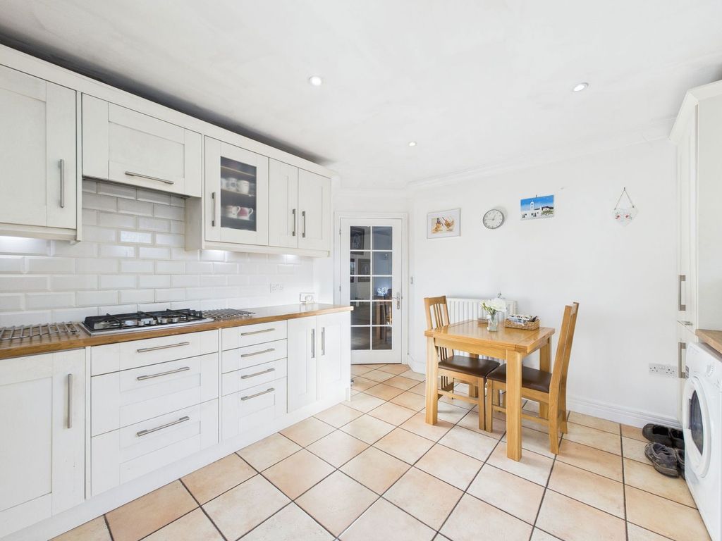 Property photo 3 of 25