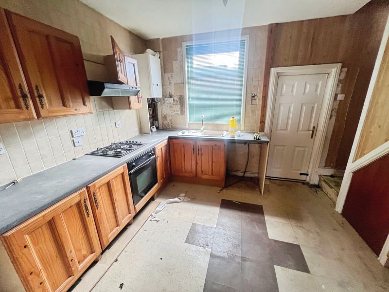 Property photo 3 of 8 Kitchen