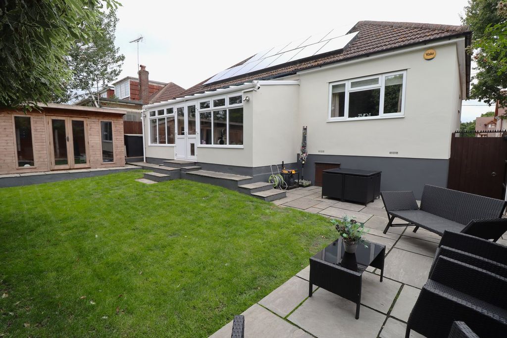 Property photo 2 of 28