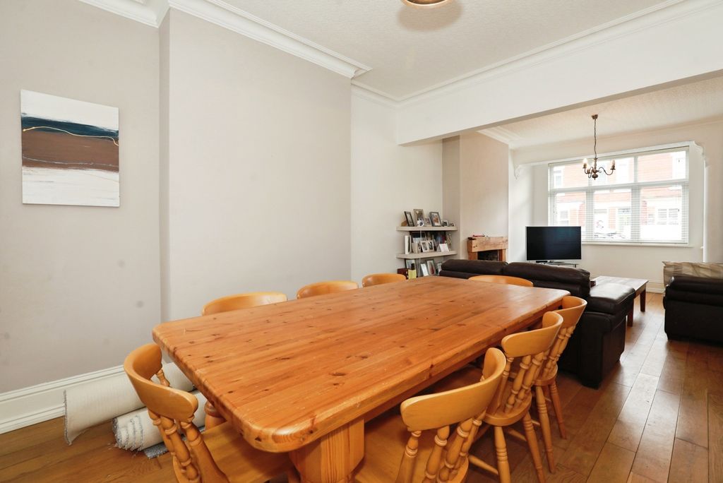 Property photo 2 of 21 Dining Room