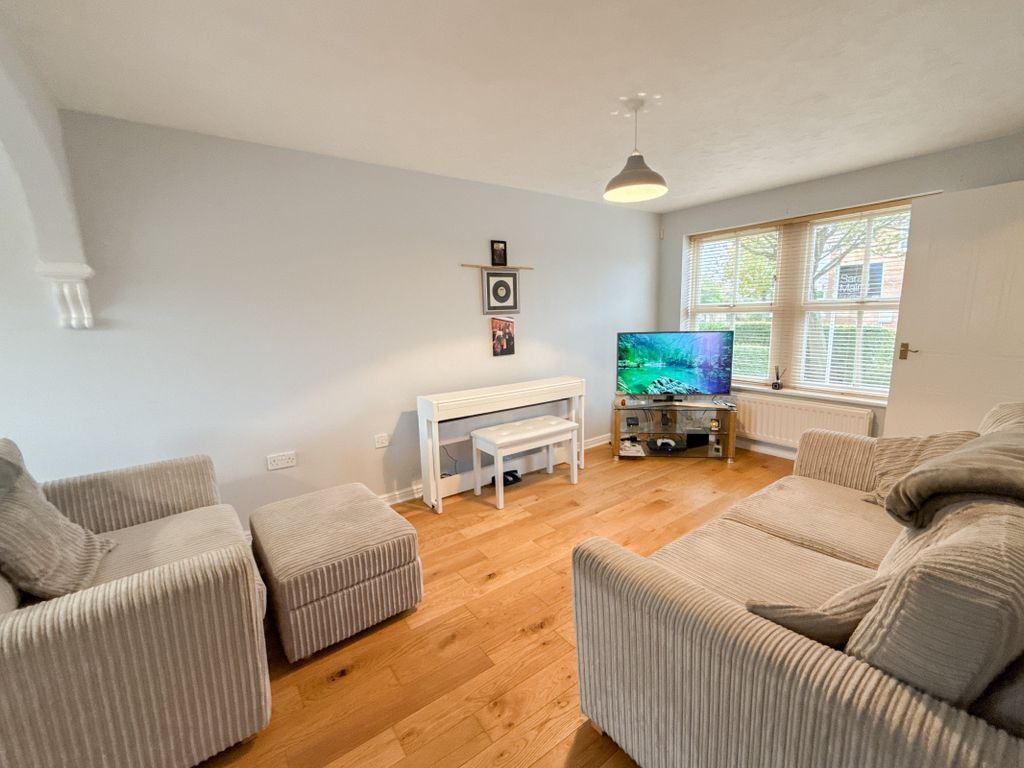 Property photo 2 of 12 Lounge