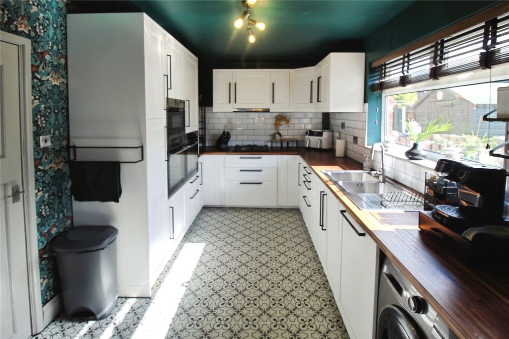 Property photo 2 of 14 Kitchen/Diner
