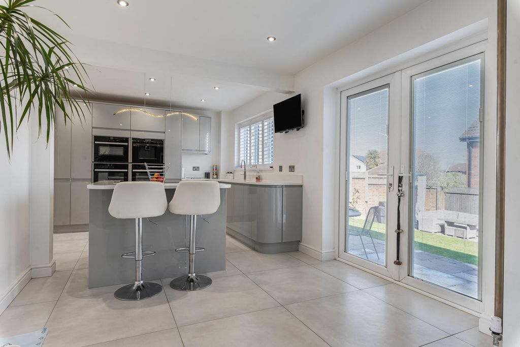 Property photo 2 of 22 Kitchen