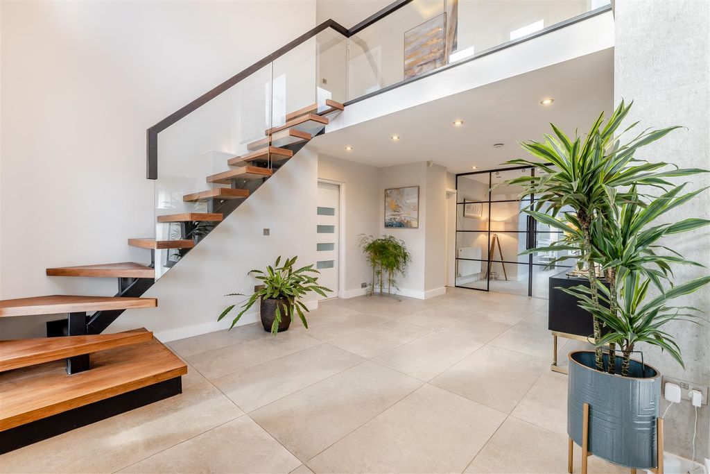 Property photo 2 of 43 8661993-Interior19.Jpg
