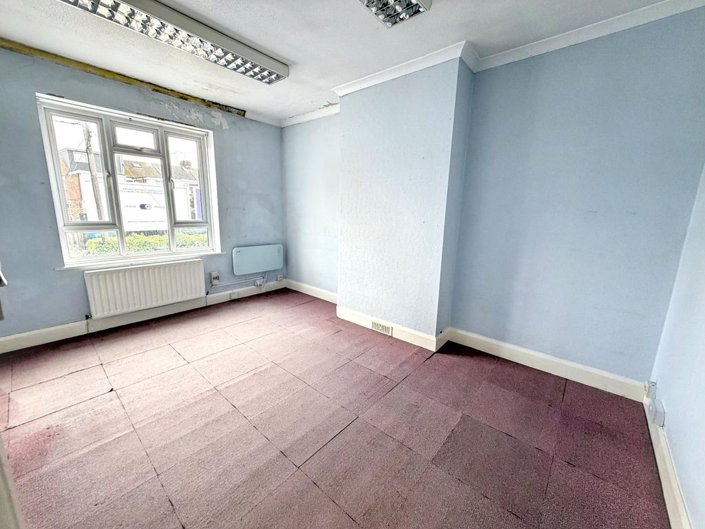 Property photo 3 of 17 Picture No. 10