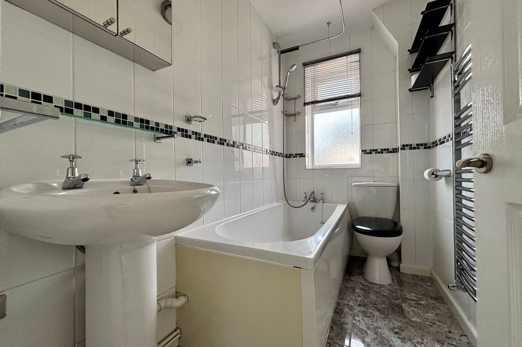 Additional image 11 of 2 bed flat for saleSaracen Way, Penryn TR10