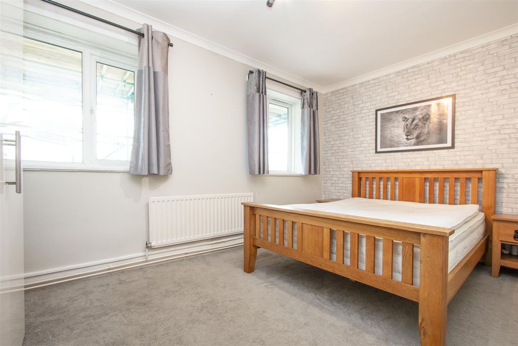 Property photo 3 of 11 78 St Johns Drive, Garratt Lane 003.Jpg