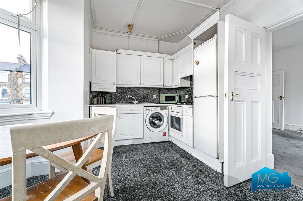 Property photo 2 of 19 Picture No. 16