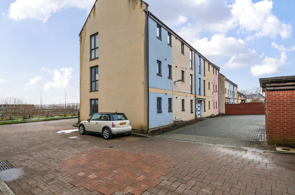 Property photo 2 of 11 1395501-5-6972123...