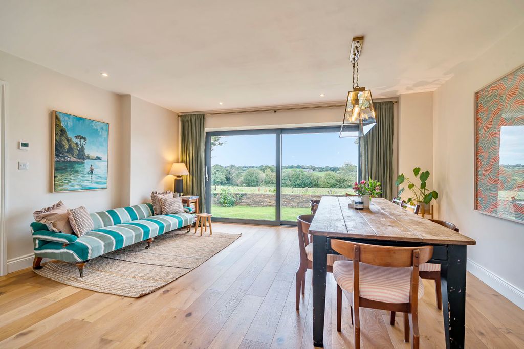 Property photo 2 of 12 2 Resized_1364332-16-68E907978A966