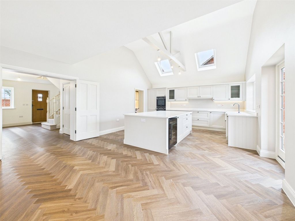 Property photo 2 of 32 Picture No. 40