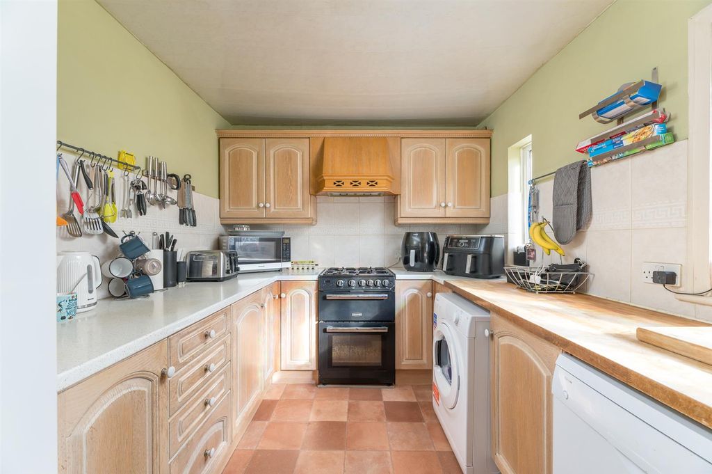 Property photo 3 of 25 Kitchen