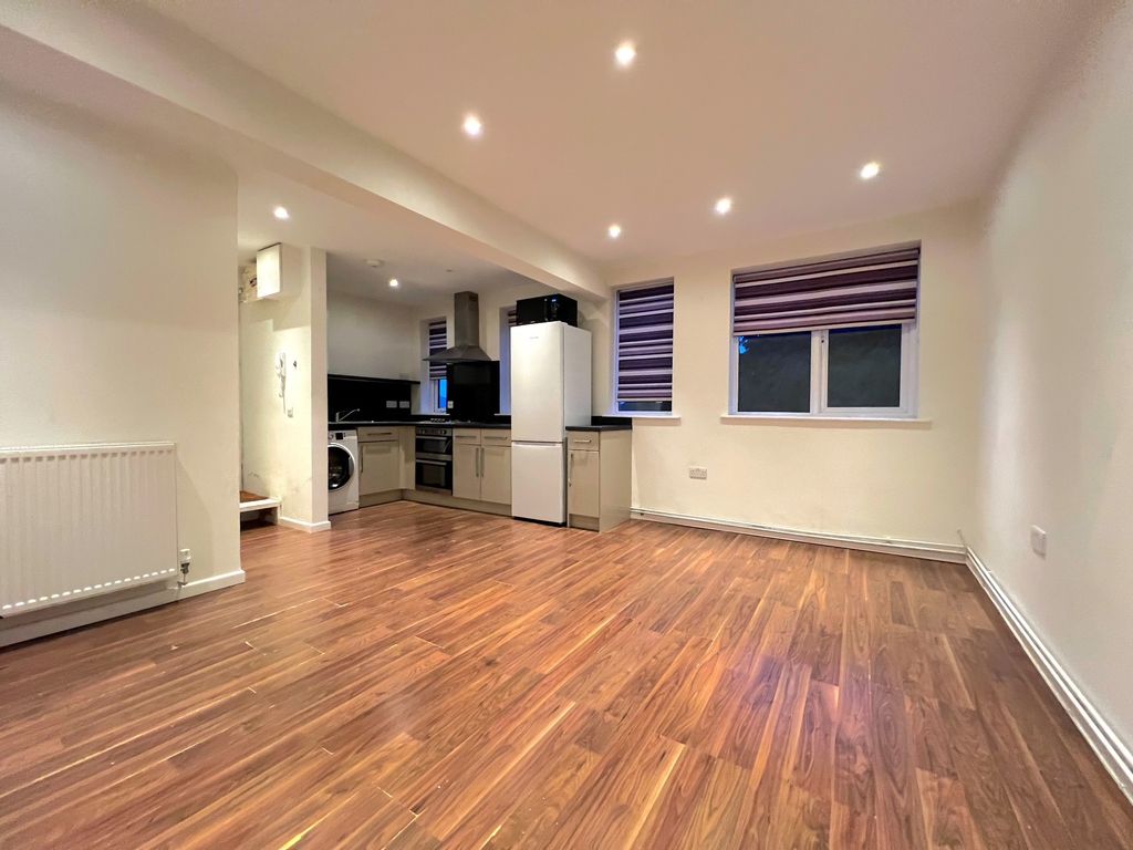 Property photo 1 of 5 Living