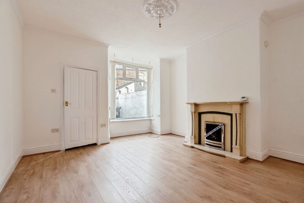 Property photo 2 of 18 Pbox-Img.Jpg