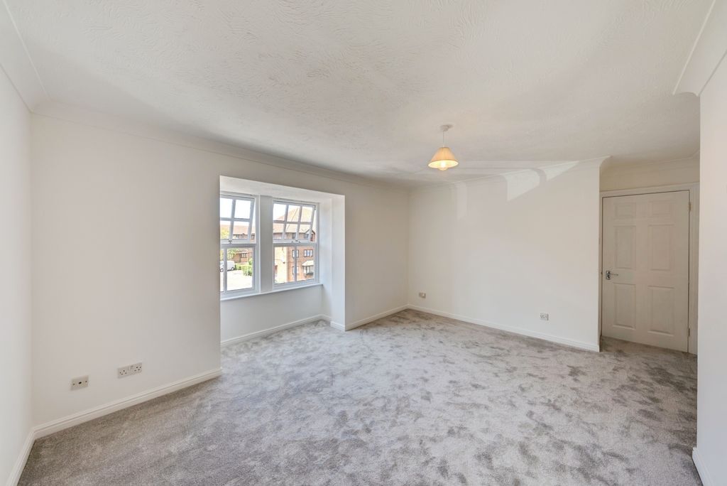 Property photo 3 of 18 Lounge/Dining Room