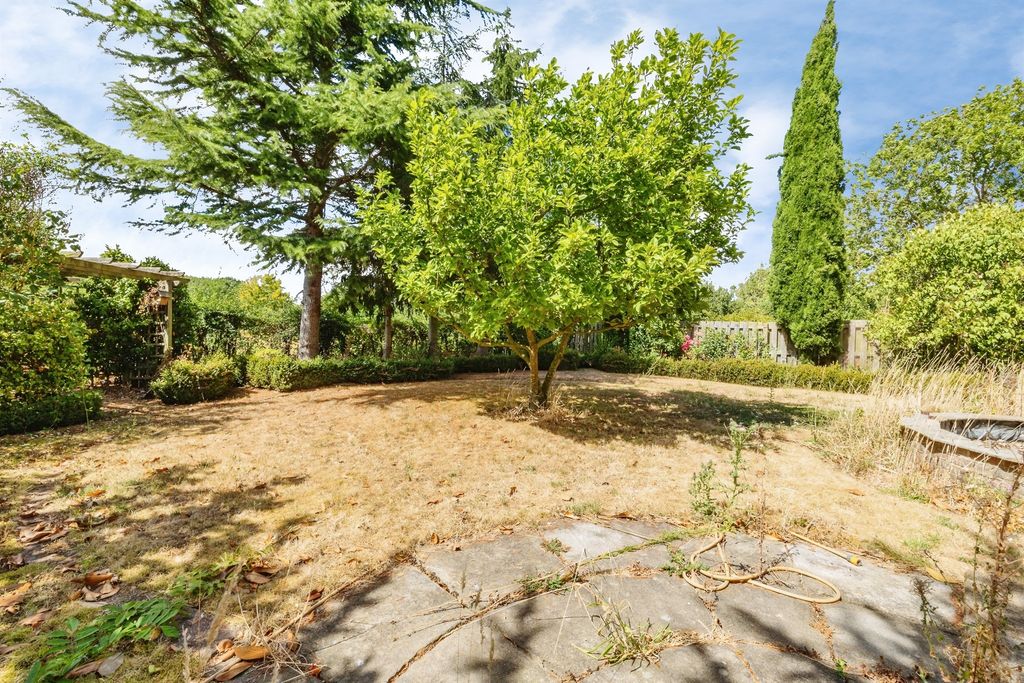 Property photo 2 of 20