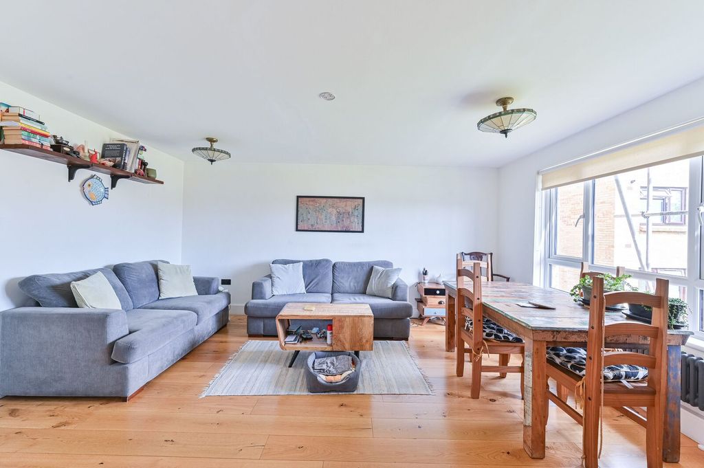 Property photo 3 of 19