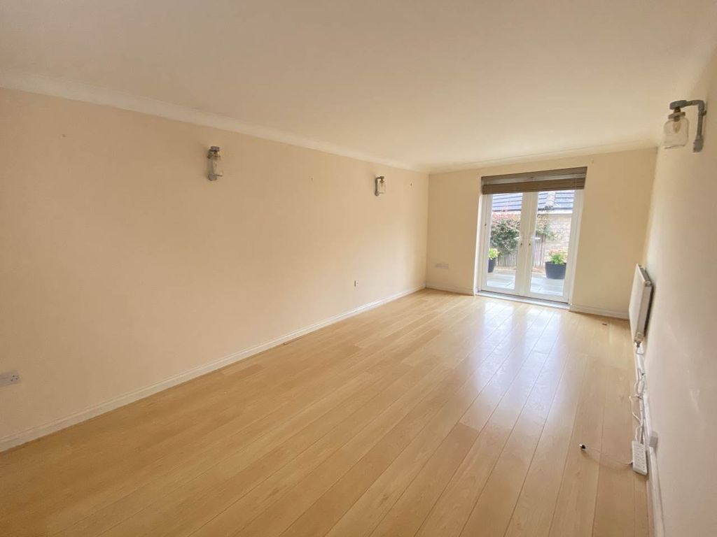 Property photo 2 of 16 Lounge