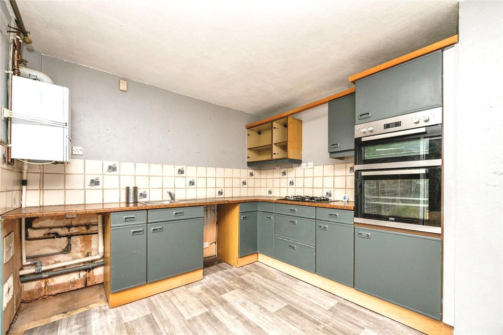 Property photo 3 of 15 Kitchen