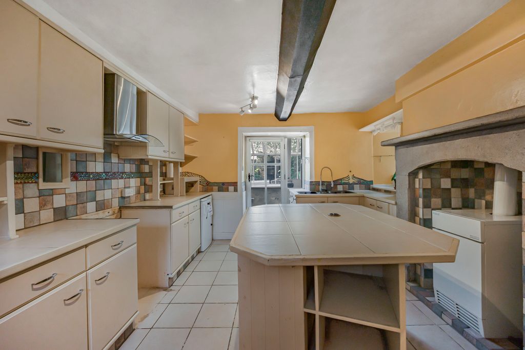 Property photo 2 of 19