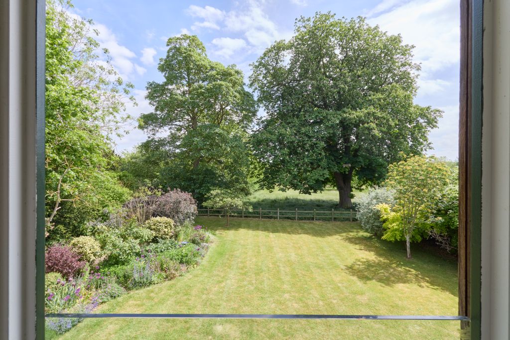 Property photo 2 of 28