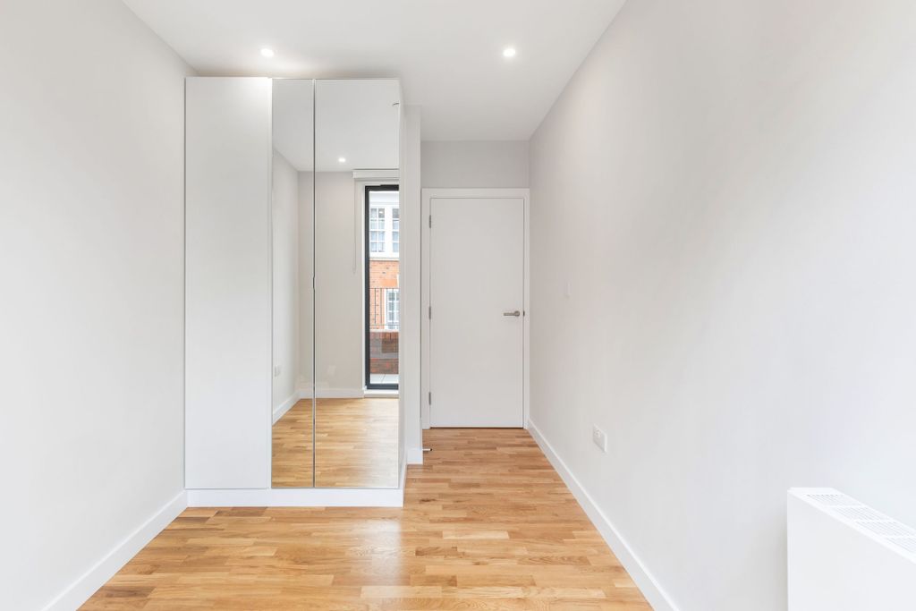 Property photo 2 of 22 Bedroom (Example)