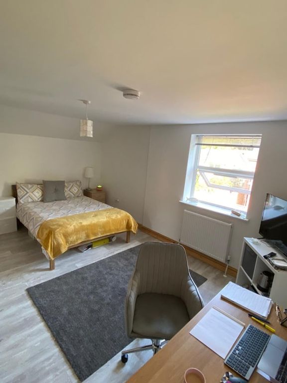 Property photo 2 of 8