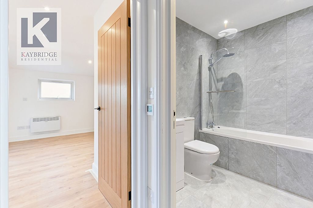 Property photo 2 of 10 Kingston Road, Epsom - Kt19 0Dt