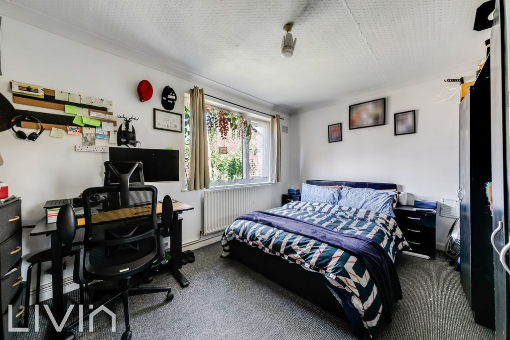 Property photo 1 of 9 5