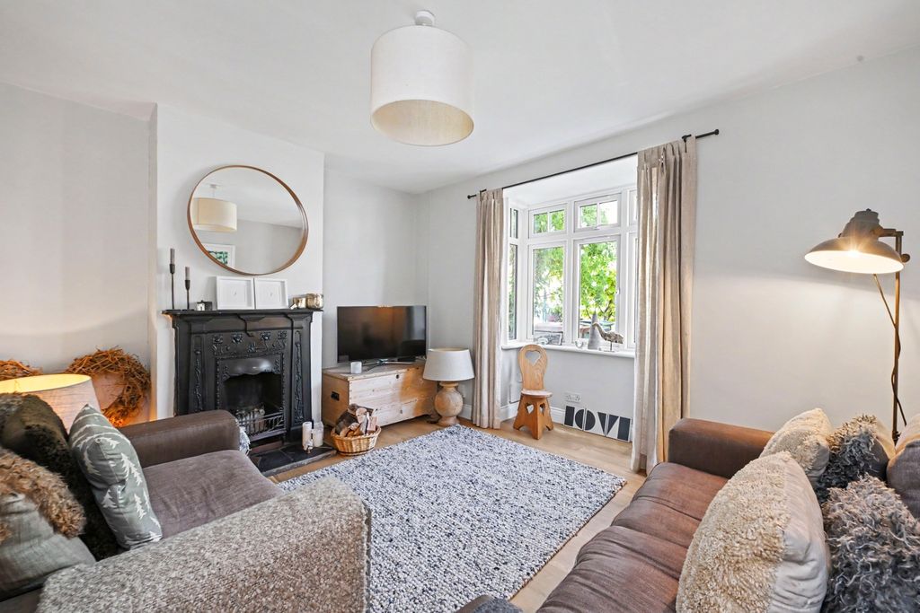 Property photo 2 of 17 5166863