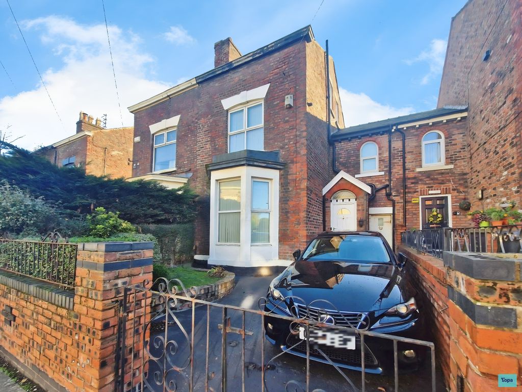 Property photo 1 of 16 Lounge