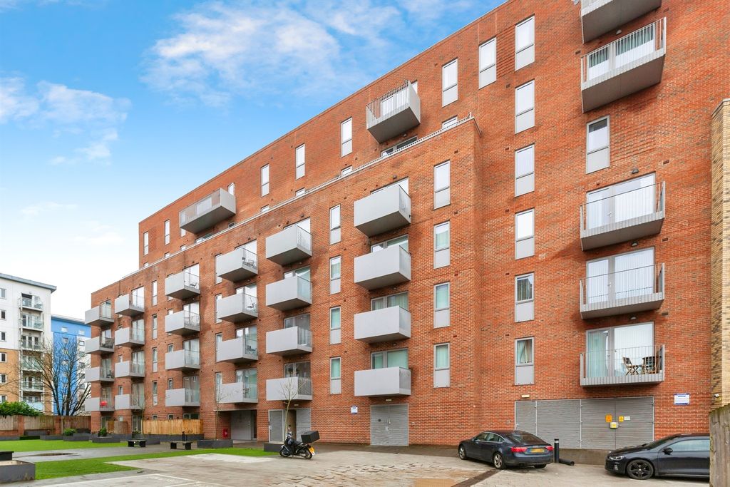 Property photo 2 of 12