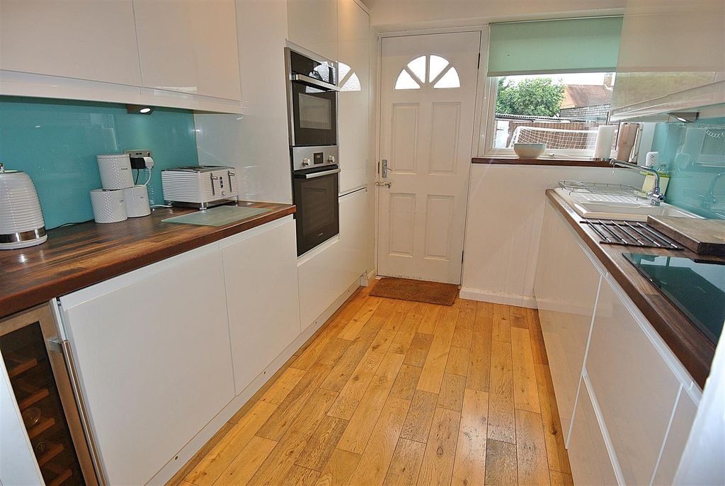 Property photo 2 of 10 Kitchen.Jpg