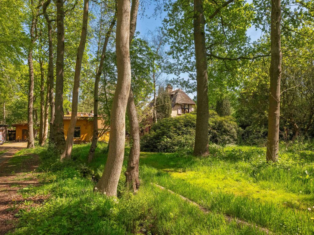 Property photo 2 of 99