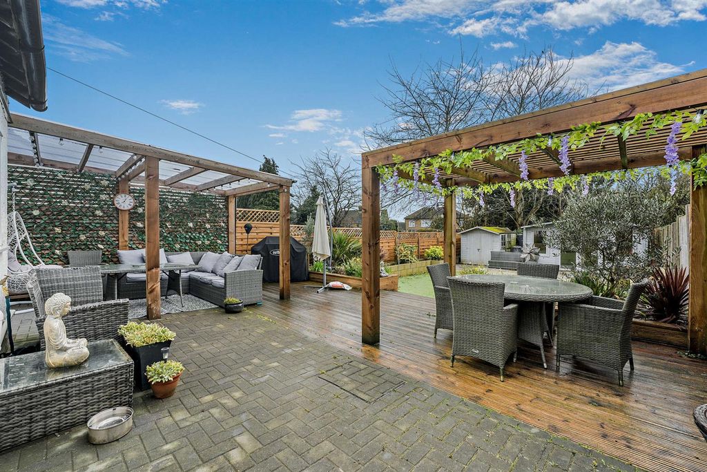 Property photo 2 of 20 8678975-Exterior06-800.Jpg