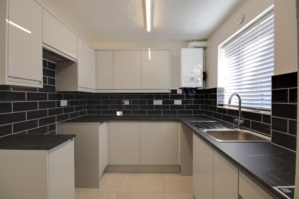 Property photo 2 of 12 Kitchen