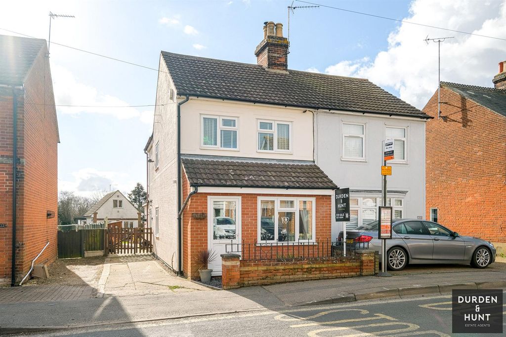 Property photo 1 of 44 Colchester Road