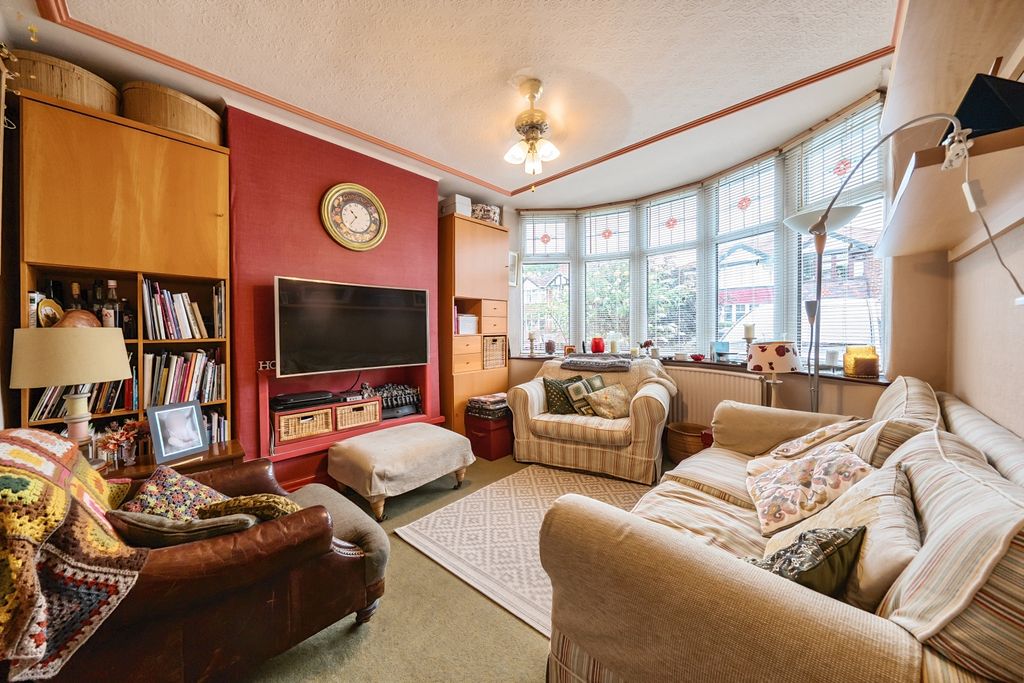 Property photo 3 of 17 13 Dixon Close Ewemove Sale