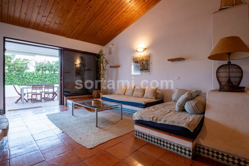 Property photo 2 of 34