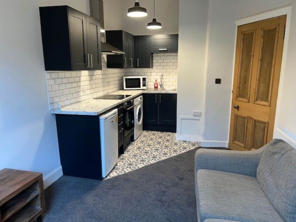 Property photo 2 of 5 Kitchen 02