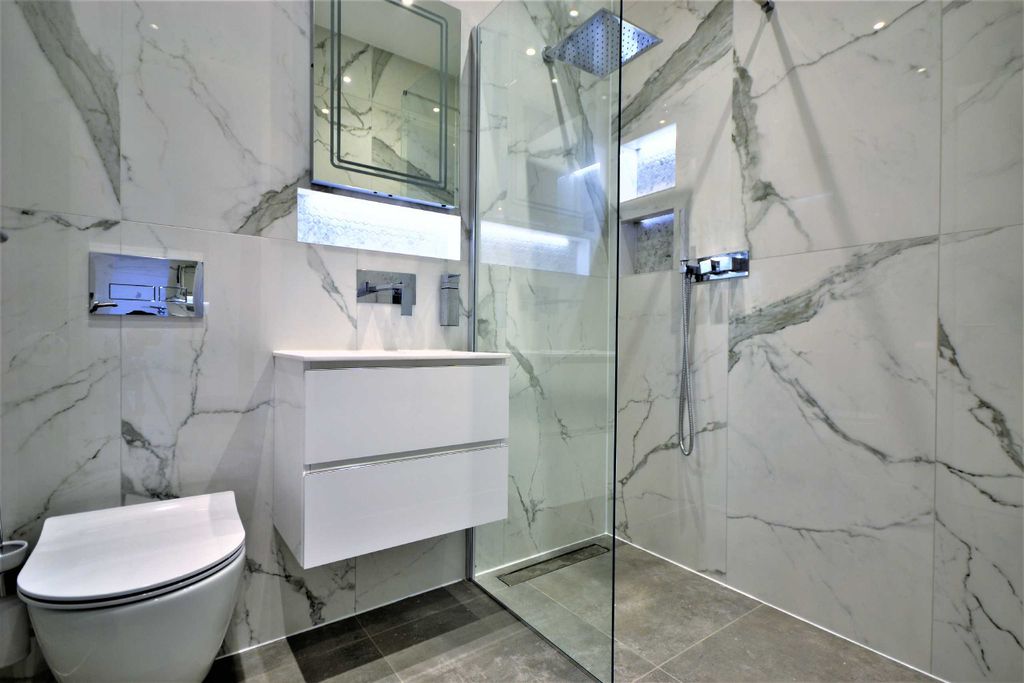 Property photo 3 of 12 Photo