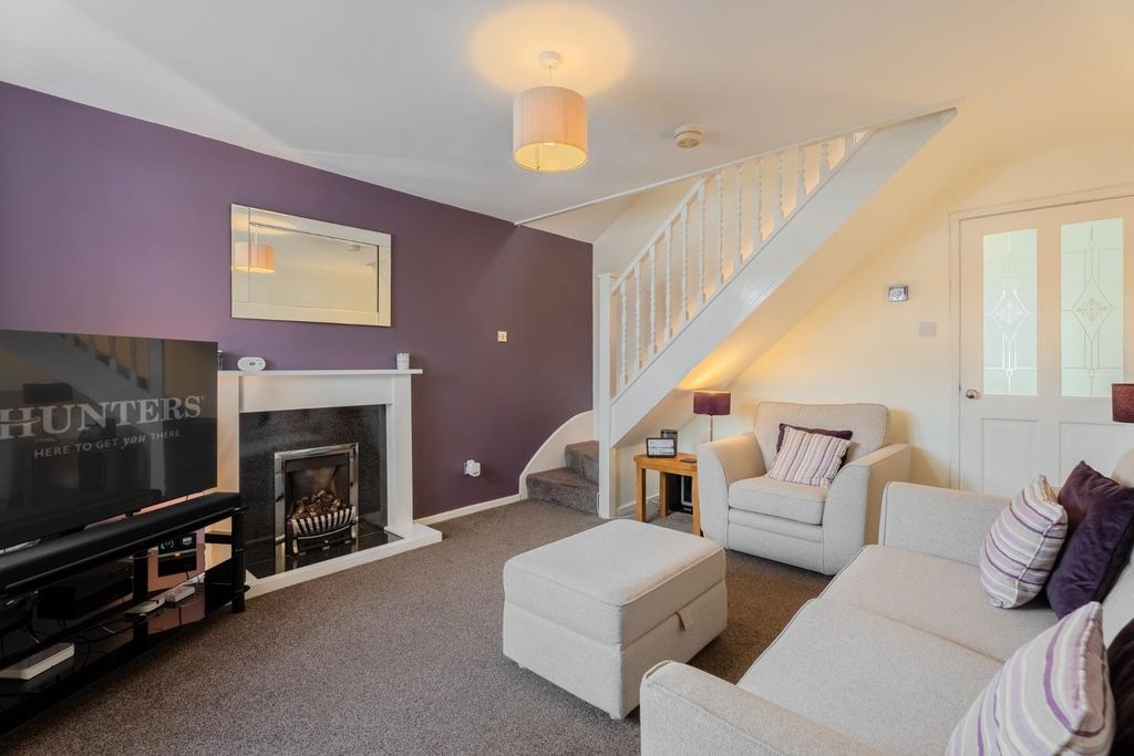 Property photo 3 of 13 Denbigh Close-11.Jpg