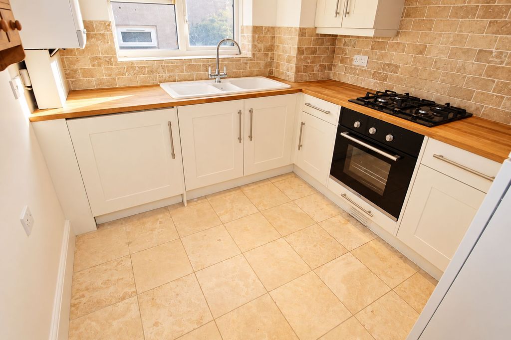 Property photo 3 of 6 Kitchen