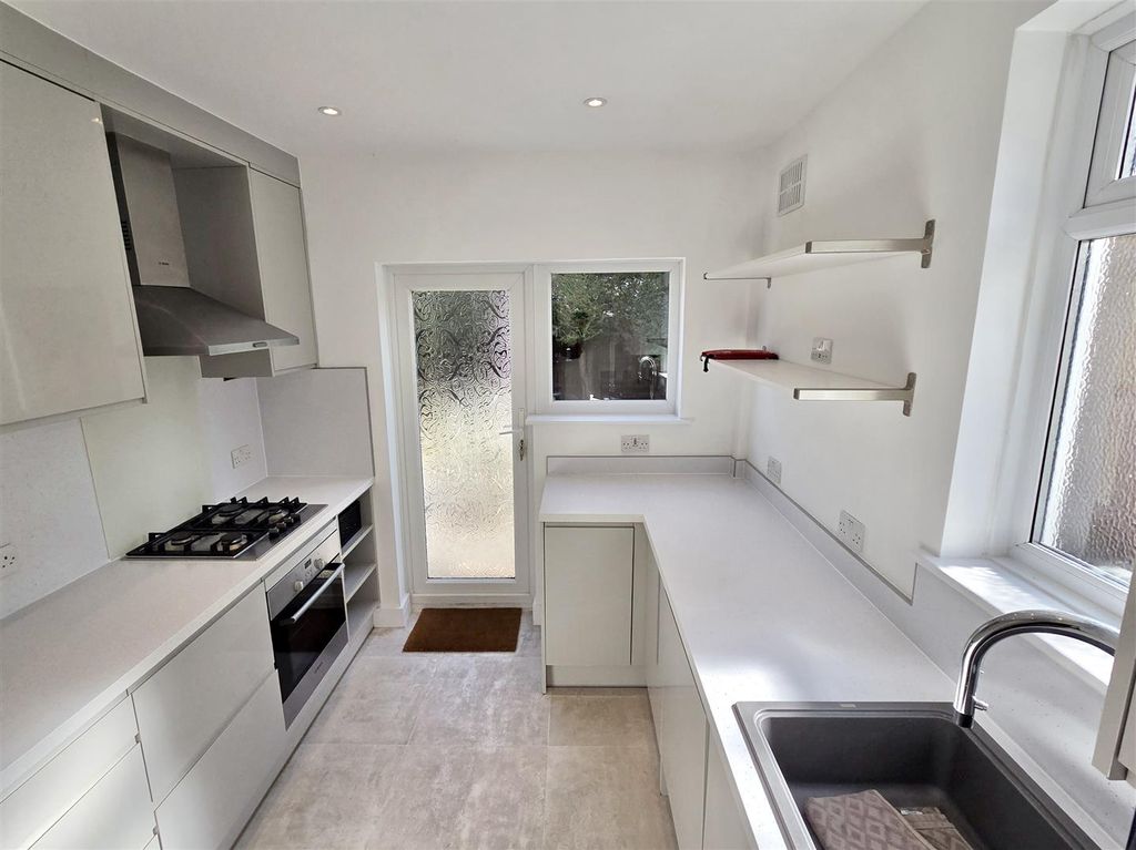 Property photo 2 of 9 Kitchen