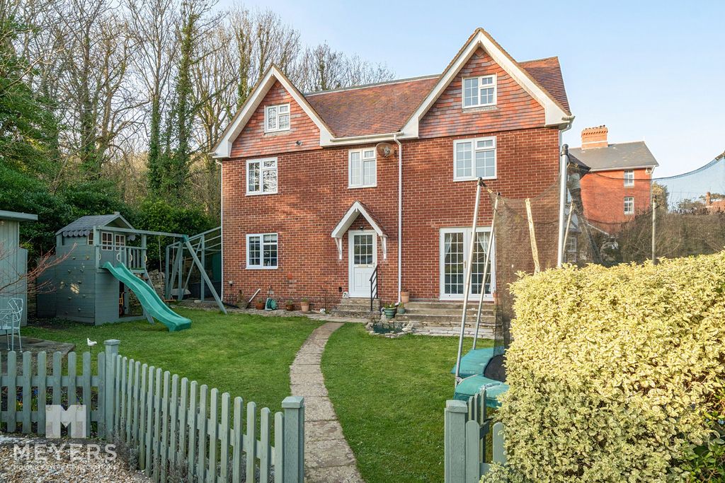 Property photo 1 of 34