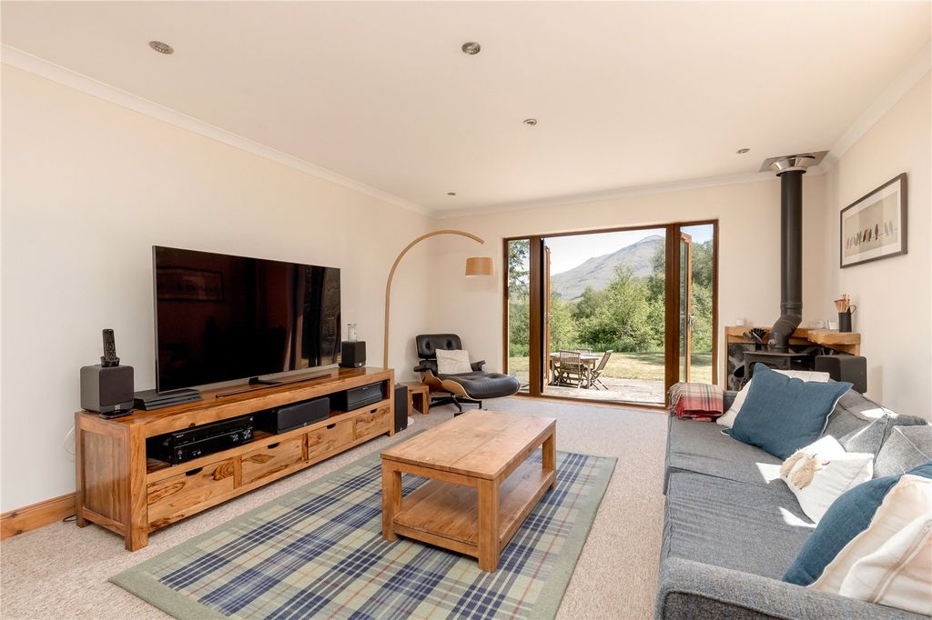 Property photo 3 of 27 Sitting Room
