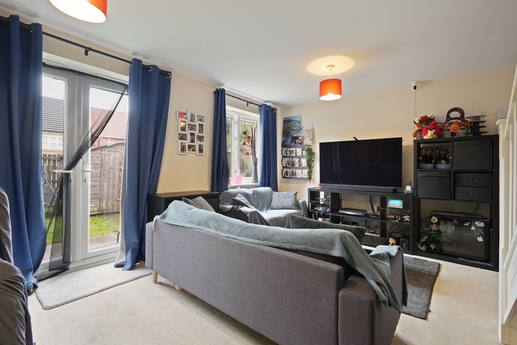 Property photo 1 of 9 Estate Agent Ewemove Scunthorpe Living Room